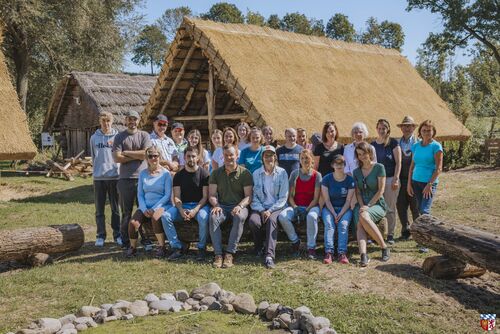 Inklusiver Freiwilligentag im Steinzeitdorf Pestenacker