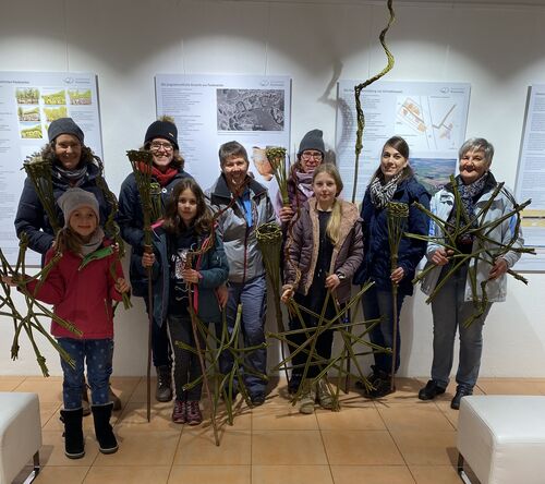 Weihnachtsdeko aus Weidenruten - DIY im Steinzeitdorf