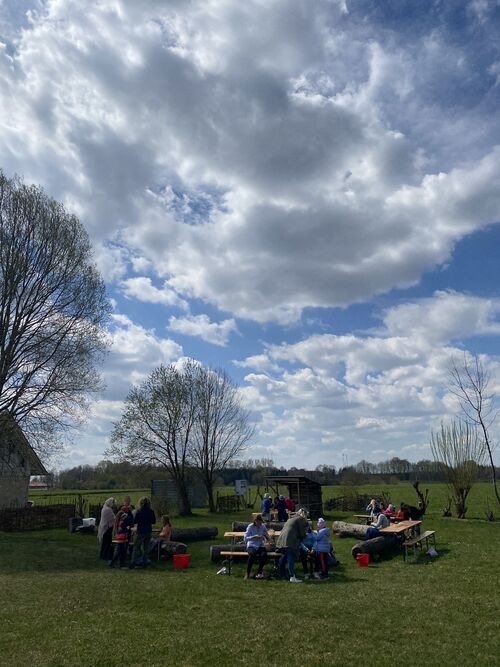 Ferienprogramm im Steinzeitdorf - Steinzeitketten