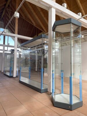 Bild von neuen Vitrinen für die Dauerausstellung im Besucherpavillon