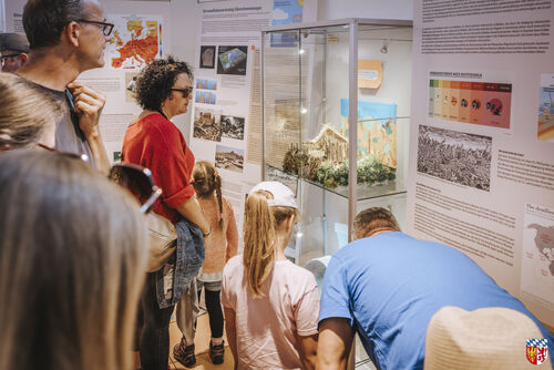 Eröffnung der Sonderausstellung im Steinzeitdorf Pestenacker