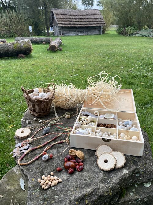Ketten Herstellen im Steinzeitdorf und daheim!