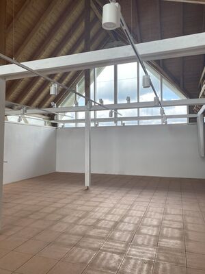 Bild vom Besucherpavillon mit neuer Beleuchtung